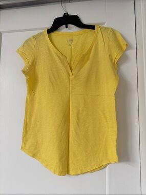 New York & Company Short Sleeve V-Neck Tees in Yellow and Light Yellow